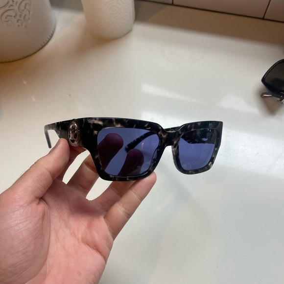 LONGCHAMP Black tourtoise Sunglasses